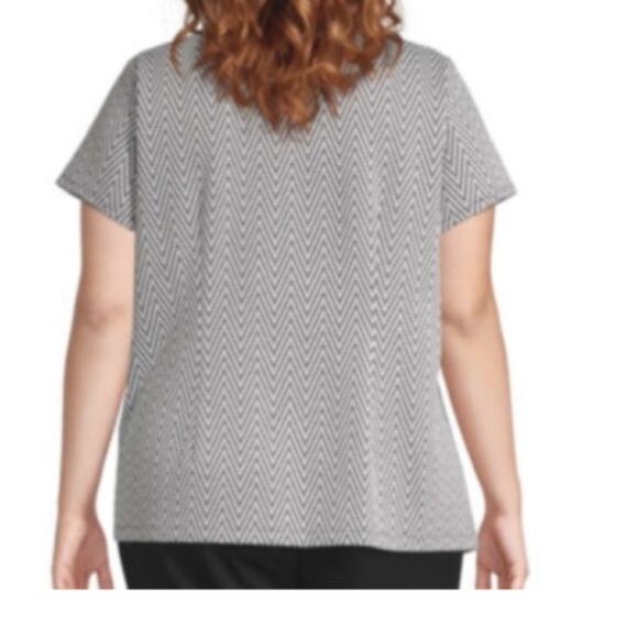 Liz Claiborne Short Sleeve Asymmetrical Top - Picture 2 of 7